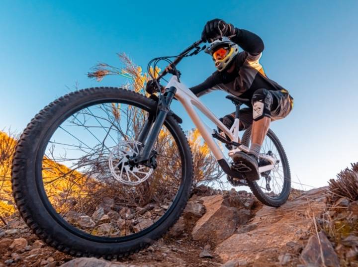 Aluminum vs carbon trail bike: Which bike should you choose?